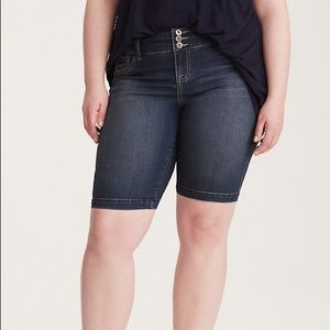 Torrid Skinny Bermuda Shorts Size 12
